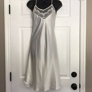 VS Gold Label White Silkie Sz S Nightdress